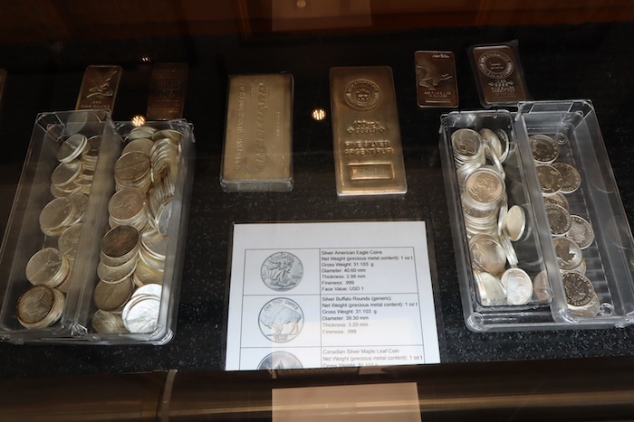SELL GOLD COINS AND SCRAP GOLD - NEAR NORTH SIDE