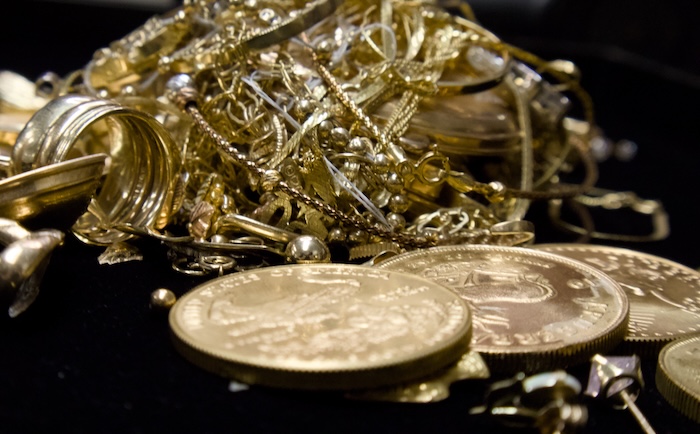 SELL GOLD COINS AND SCRAP GOLD - SAUGANASH
